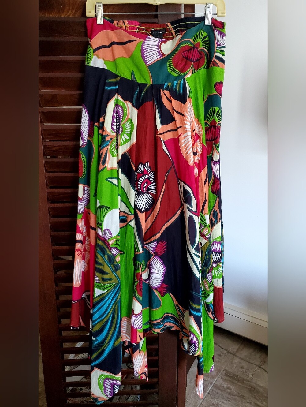 Grace Element Tropical Floral Hankerchief Hem Skirt in Green, Red & Black Medium